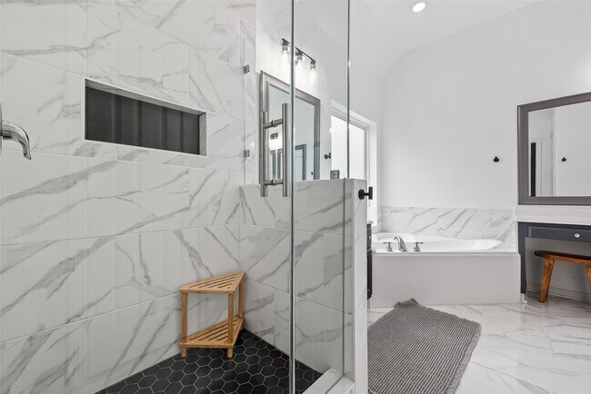 Building Photo - 66 S Longsford Cir