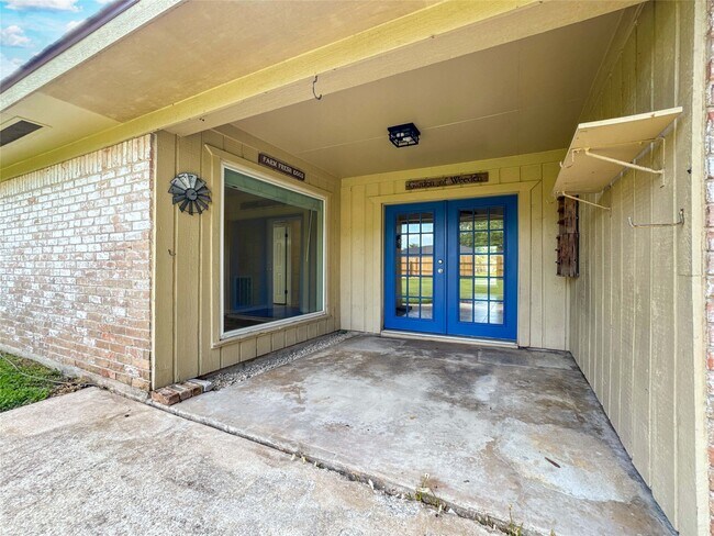 Building Photo - 217 Mary Ann Dr