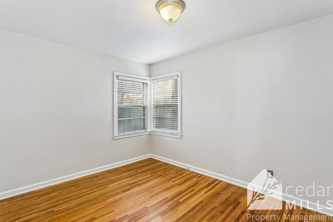 Building Photo - College Hill Gem!