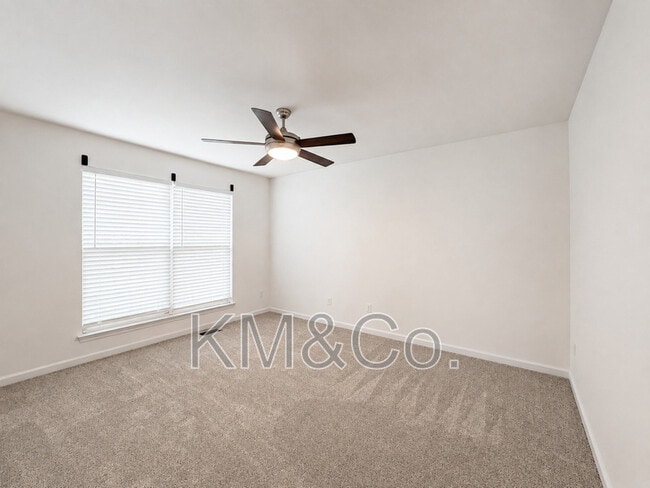 Building Photo - 213 Countryshire Dr