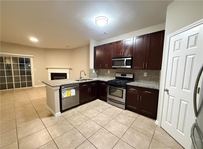 Building Photo - 1527 Cove Creek Cir