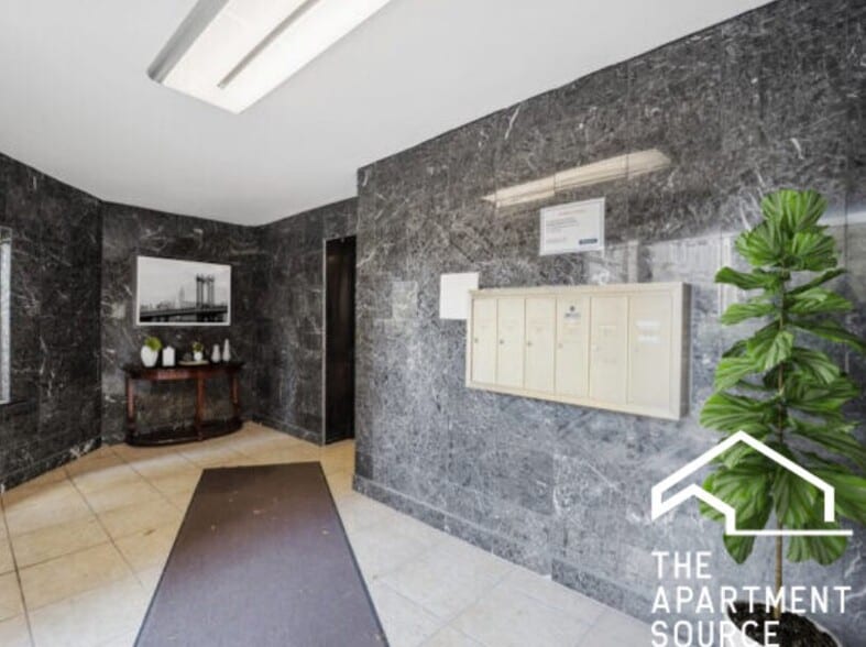 Building Photo - 4225 N Paulina St