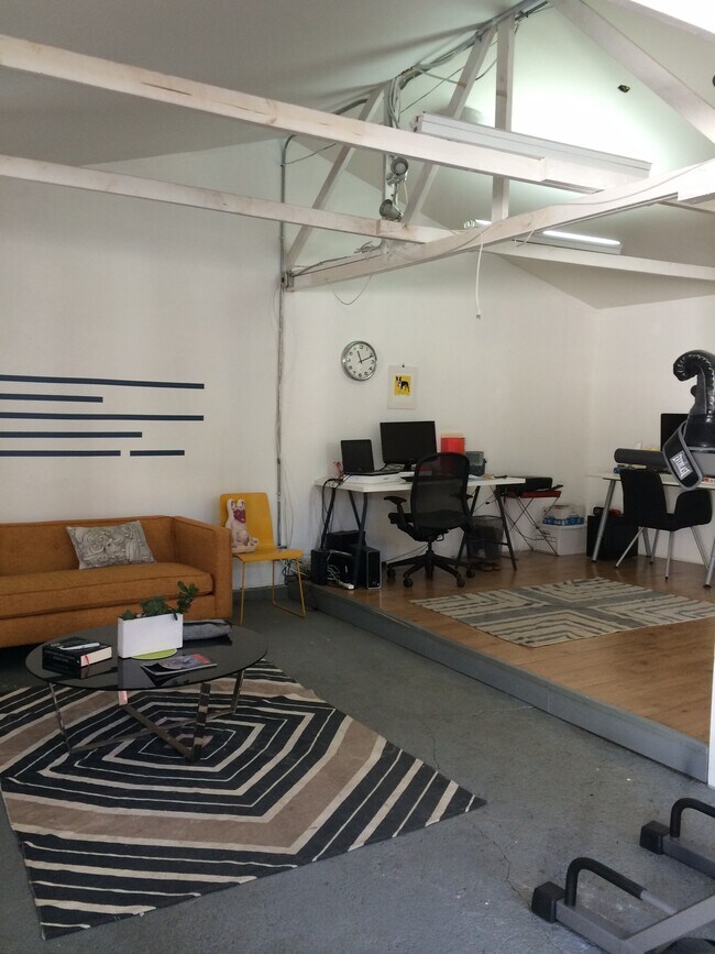 Breezy, work studio in tree filled backyard - 1444 Silver Lake Blvd