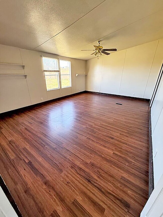 Building Photo - Beautiful 4 Bedroom 2 Bath manufactured home in Rhome Texas on 2 acres.