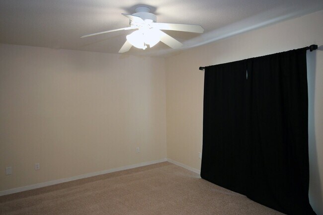 Building Photo - Northeast Pensacola 2BR Home Near I-10 & Pensacola Bay with Loft, Granite Kitchen, Attached Garag...
