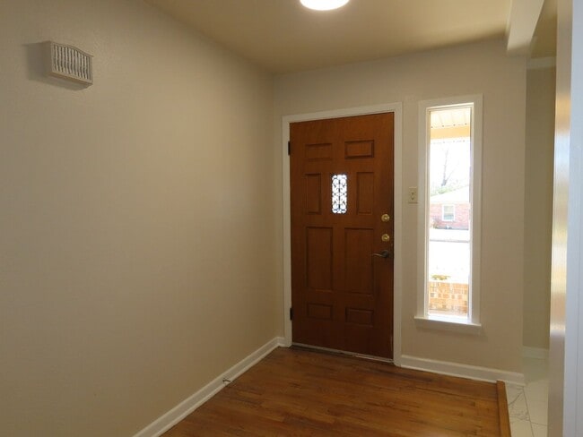 Building Photo - Newly Remodeled 3 Bedroom-1.5 Bath Home!