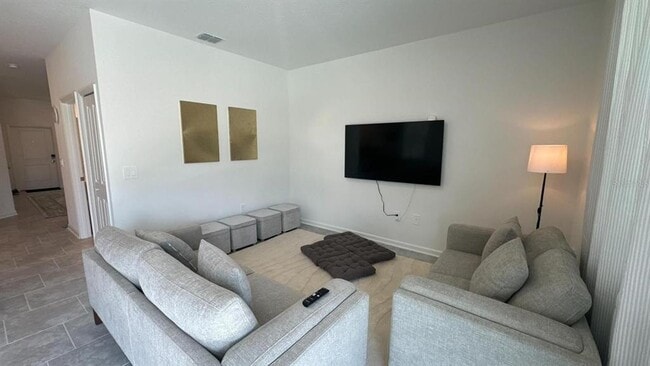 Building Photo - 3203 Laurent Lp