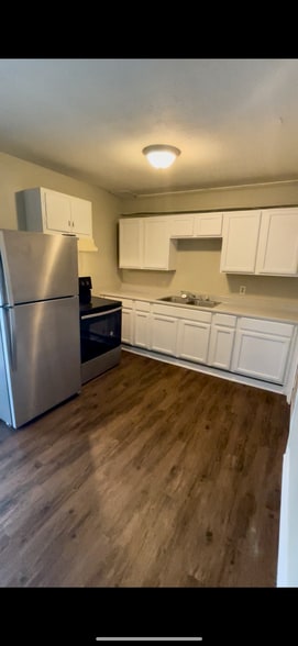 Kitchen - 1950 Park Ave