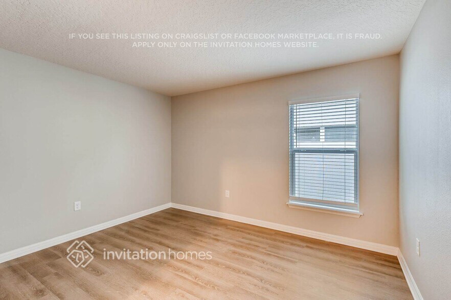 Building Photo - 2701 Dolfino Ct