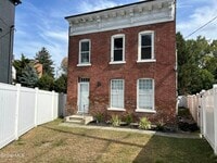 Building Photo - 5 Short St