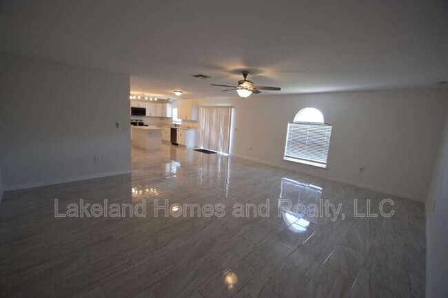 Building Photo - 5123 Spanish Oaks Dr