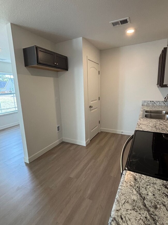 Building Photo - New Construction-Move in ready