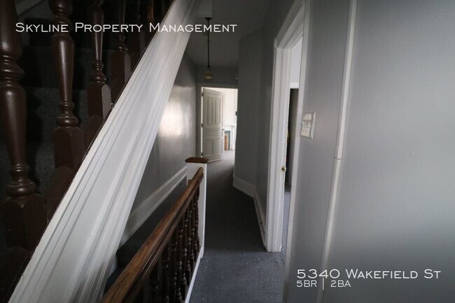 Building Photo - Beautiful Updated 5 Bedroom House