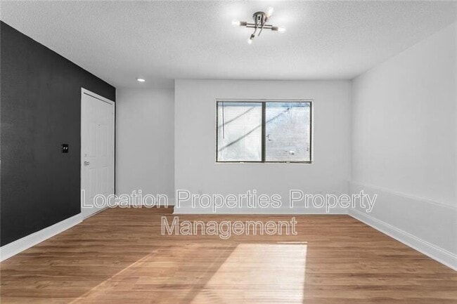 Building Photo - 1502 W 25th Ct