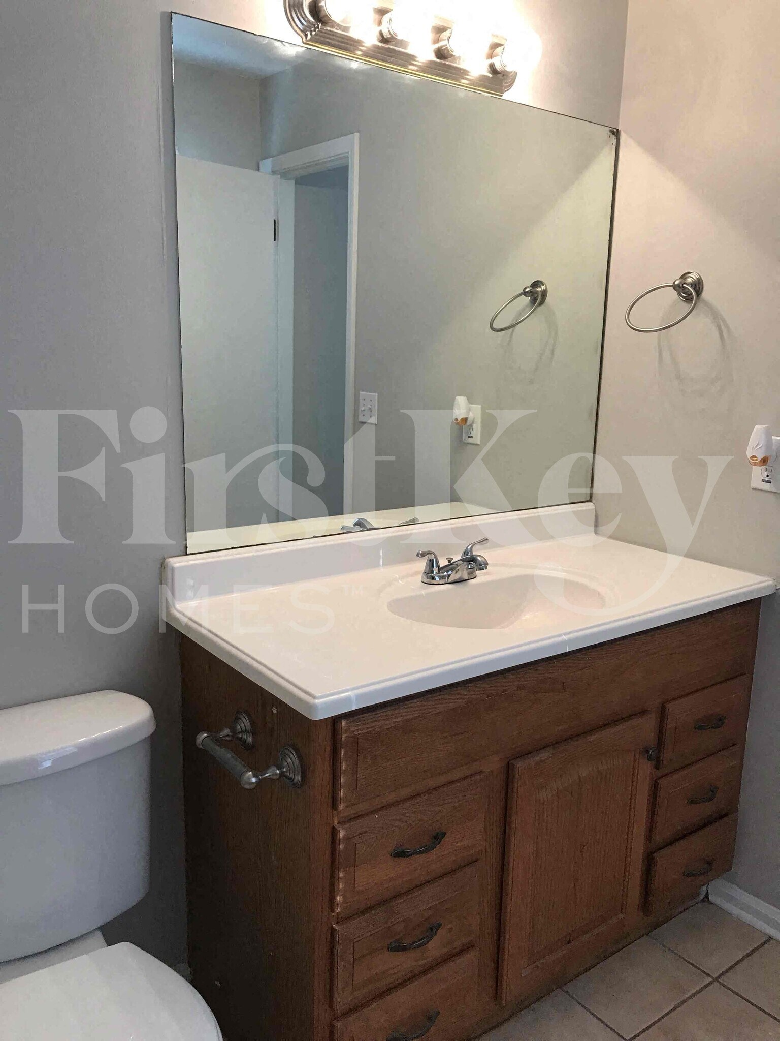 Building Photo - 1006 Hicksmil Ct SW