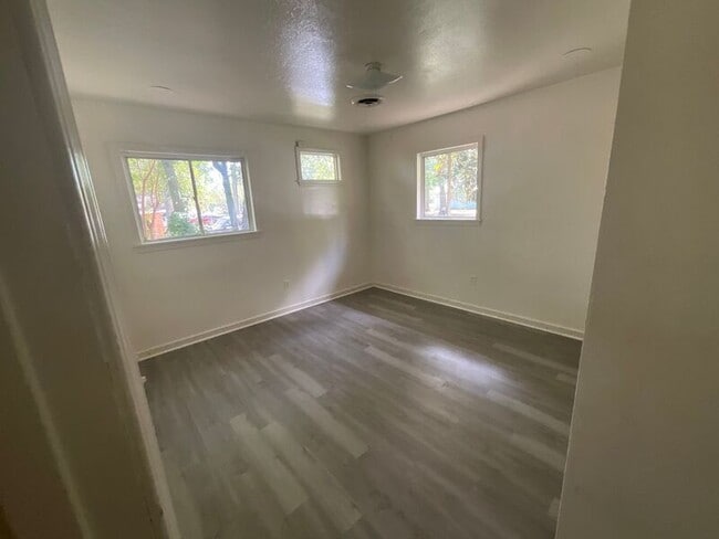 Building Photo - 3612 Sykes Park Dr