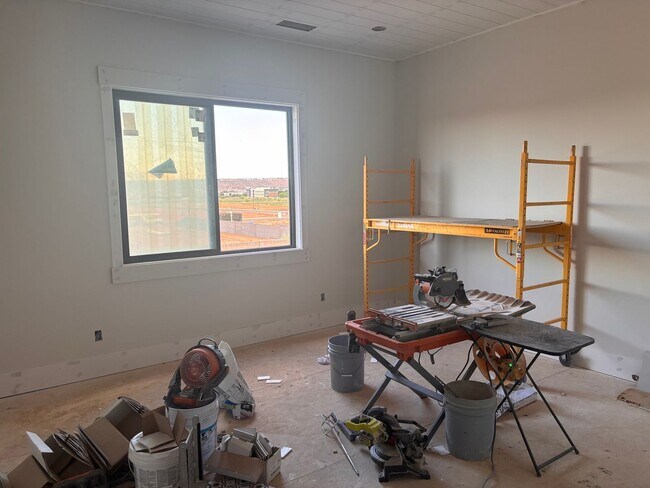 Building Photo - BRAND NEW Gorgeous 6 bed 7 bath with Pool ...