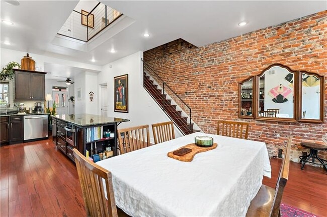 Building Photo - 254 38th St