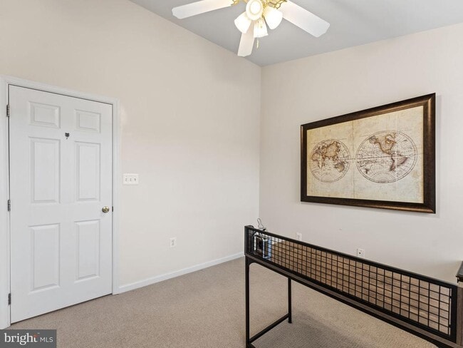 Building Photo - 8873 Royal Doulton Ln