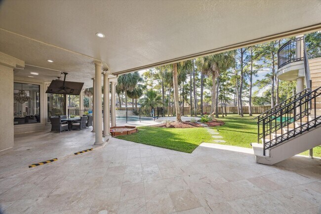 Building Photo - 600 Royal Oaks Dr
