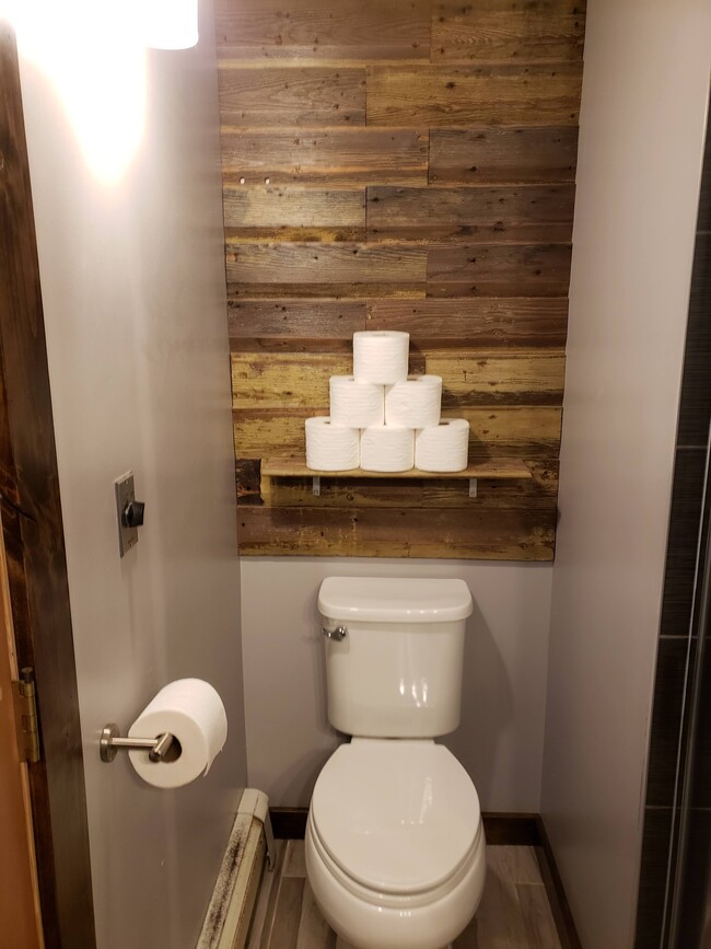 Barnwood accents in master bath - 7 Willowbrook Close