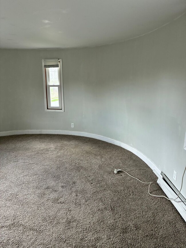 Building Photo - 2 Bedroom Apartment w/Appliances