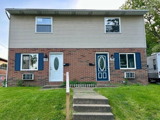 Primary Photo - 1603 Woodland Ave NW