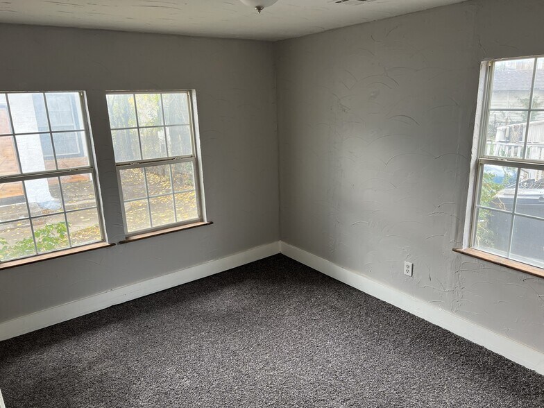 Building Photo - 1820 NW 7th St