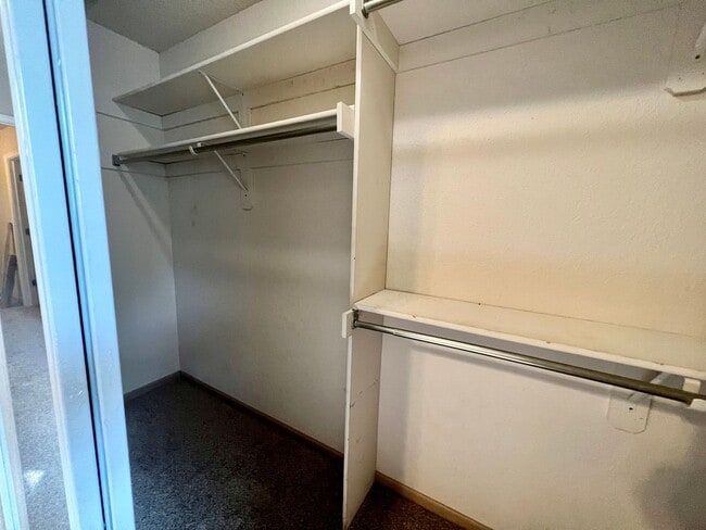 Building Photo - 2 Bedroom/2.5 Bath Townhome for Lease
