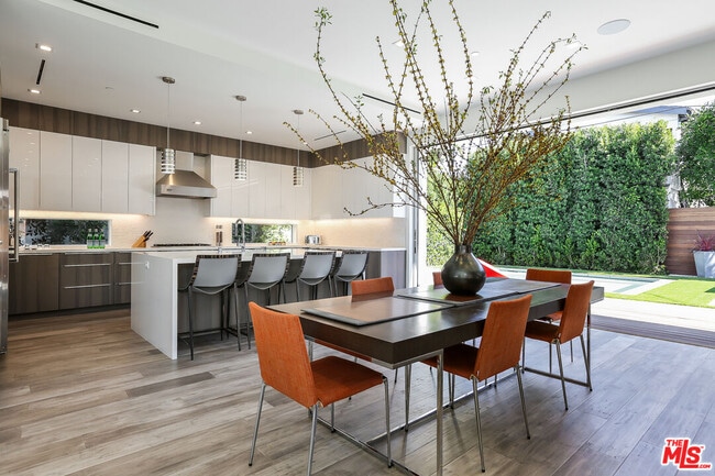 Building Photo - 912 N Crescent Heights Blvd