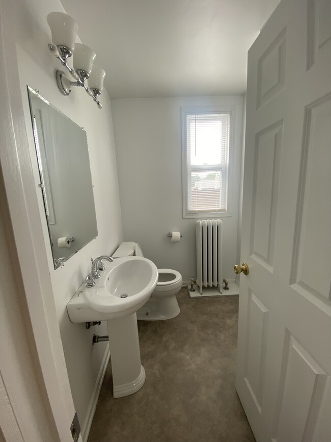 Half bath - 3724 Grand Blvd