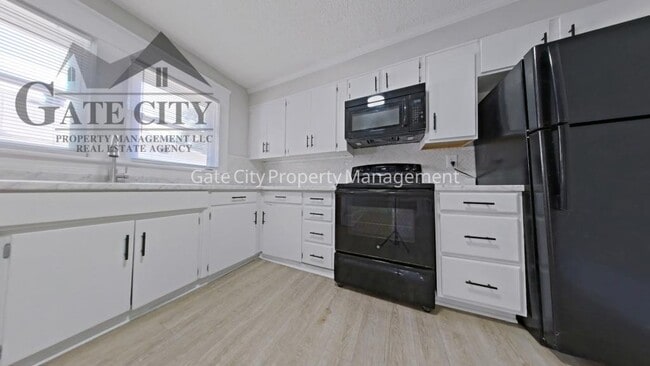 Building Photo - 1105 Adams St