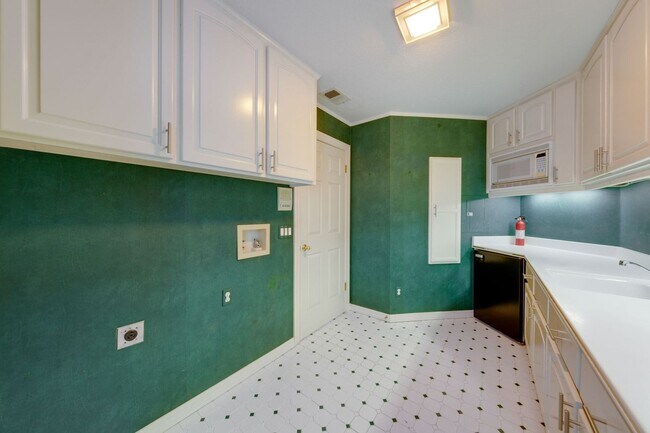 Building Photo - Luxury Custom Home in Folsom with Pool, 3-Car Garage & 4,300+ Sq Ft!