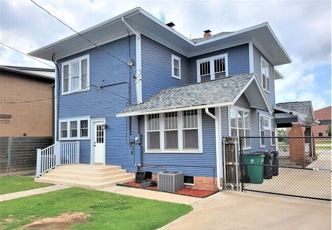 Building Photo - Stunning 4-Bed, 3-Bath Gem 1 Minute from Midtown!
