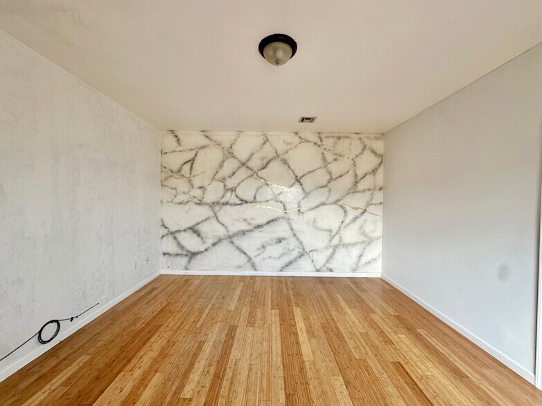 Building Photo - 41-43-43 Manufacturers Pl