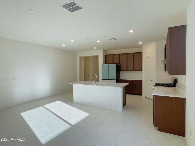Building Photo - 21133 E Raven Dr