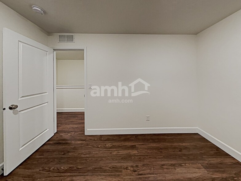Building Photo - 9486 W Chino St