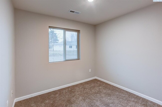 Building Photo - 3bdr/2.5 ba with garage, Low maintenance!