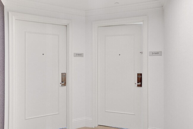Building Photo - 4401 Collins Ave