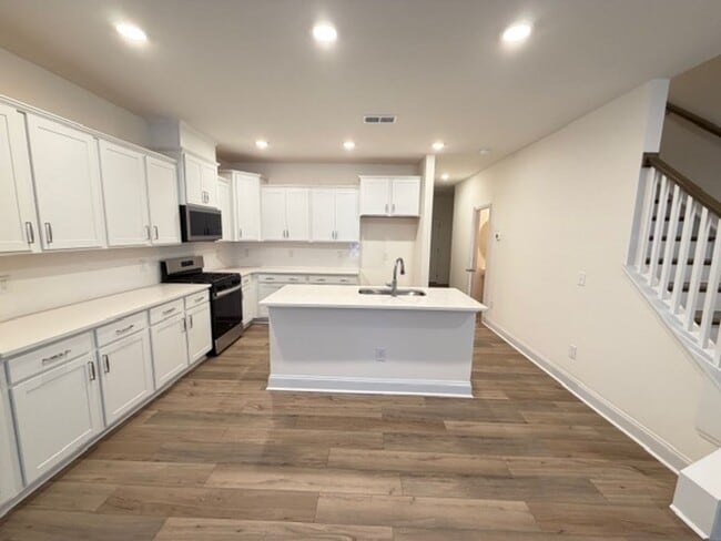 Building Photo - Mebane / Townhouse