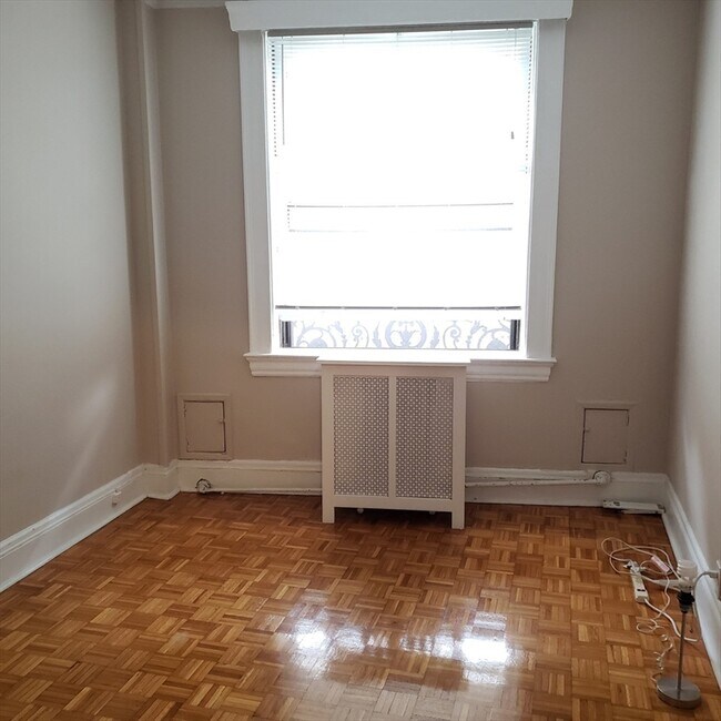 Building Photo - 21 Beacon St