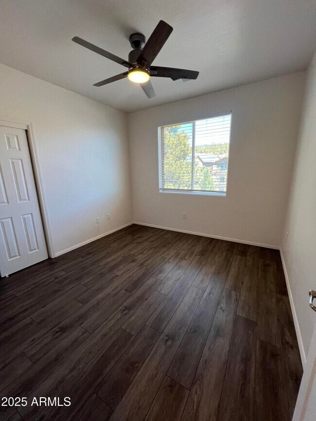 Building Photo - 1650 E Ponderosa Pkwy