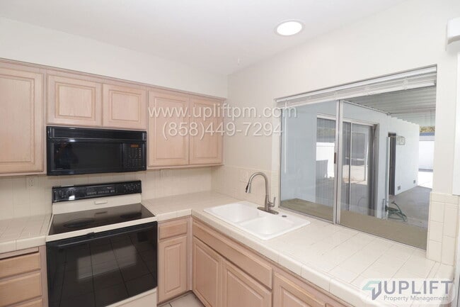 Building Photo - 3839 Vista Campana S