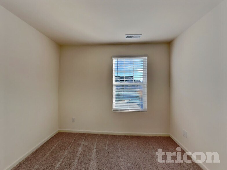 Building Photo - 130 Lynnridge Dr