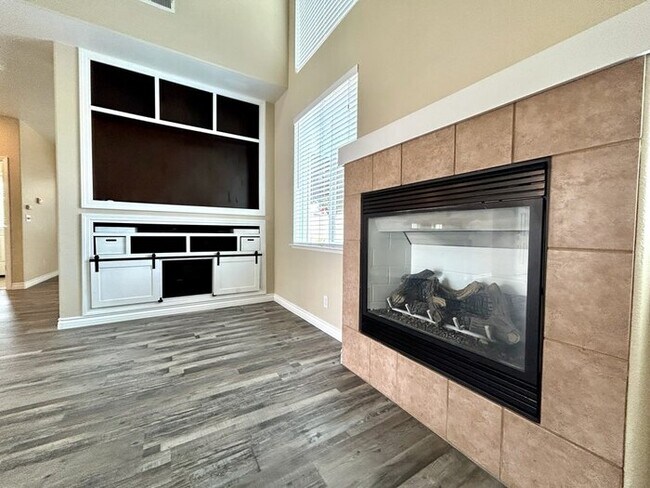 Building Photo - Gated Community! Beautiful 3bd/2.5bth in F...