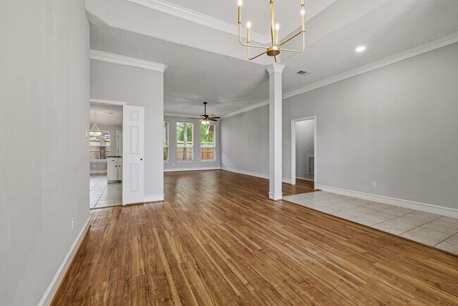 Building Photo - 909 Katie Ln