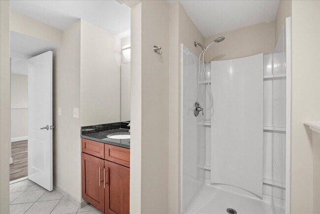 Building Photo - Available Now – Renovated 5BR / 3BA Home in Quiet Sterling Cul-de-Sac