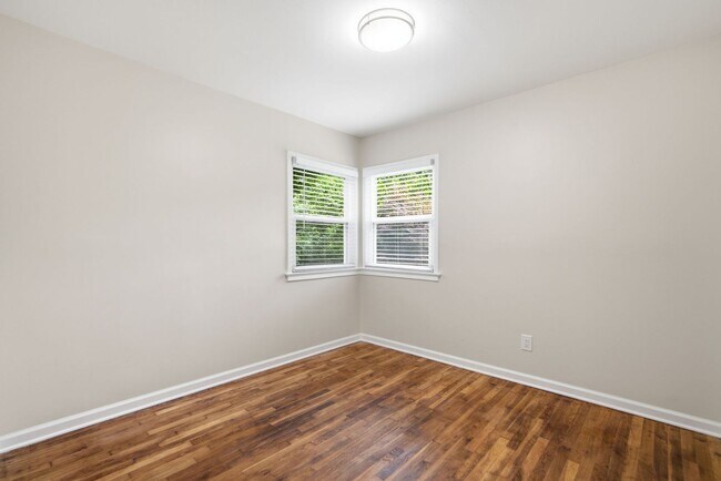 Building Photo - 18 Grandin Cir