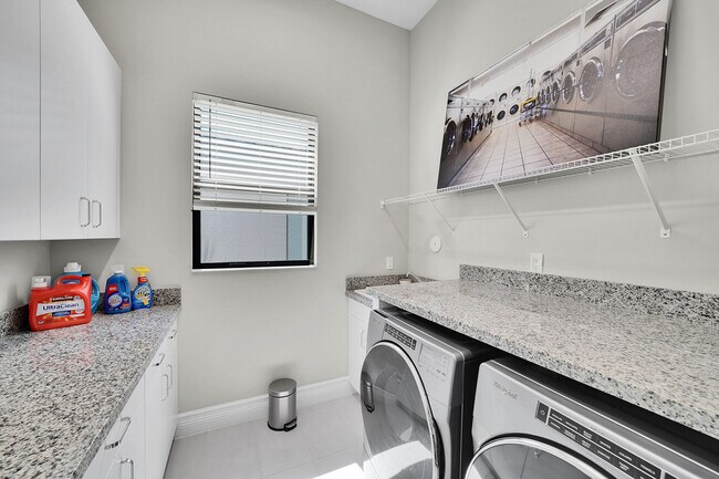 Building Photo - 9081 Chauvet Wy