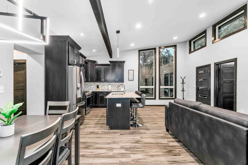 Building Photo - 1146 E Gudgell Ave